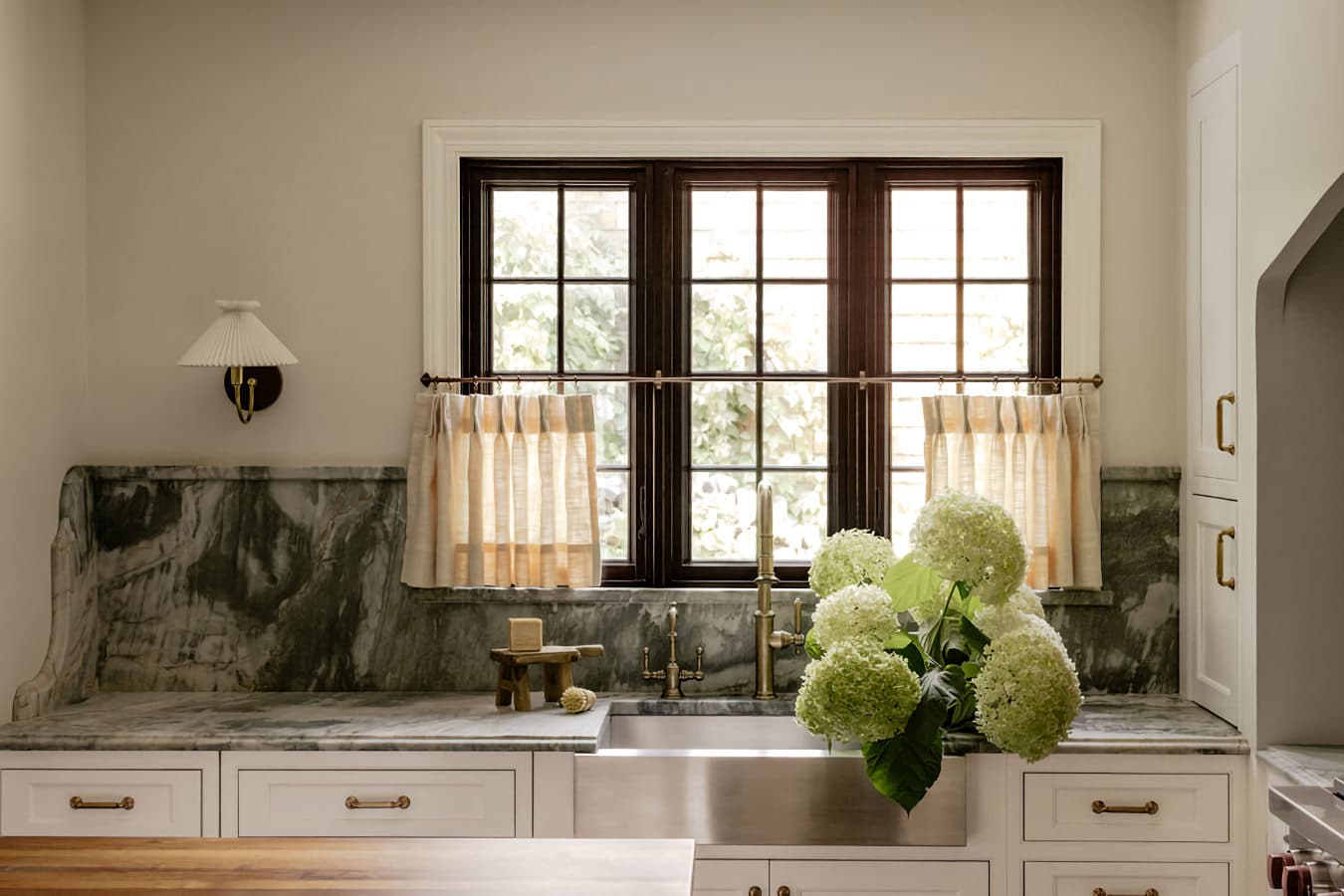 Traditional Luxe Kitchen layout and design